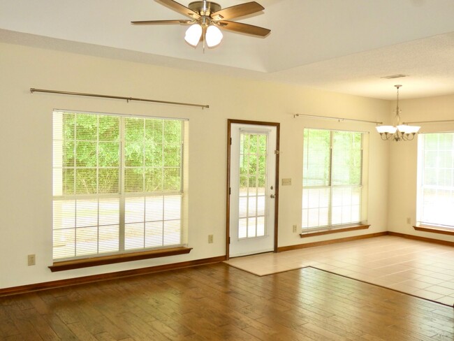 Building Photo - Custom Home On 1.78 Acre Lot