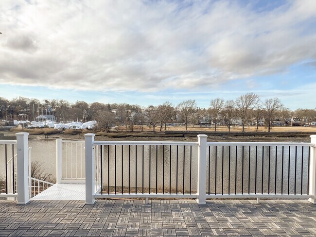 Building Photo - 194 Commercial St