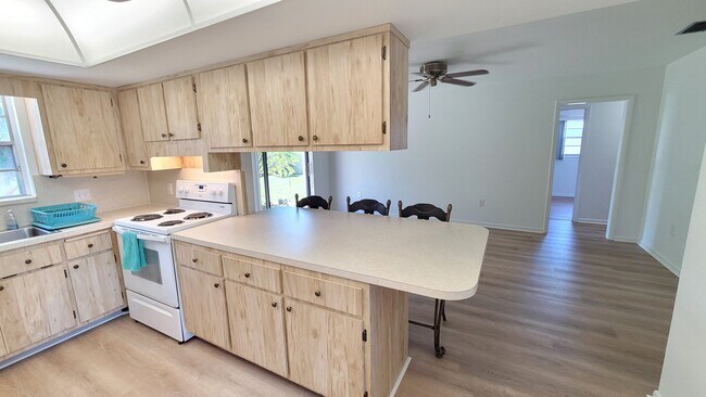 Building Photo - Beautiful Corner Lot Rental-Large 4 Bedroo...