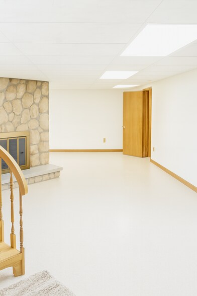 Building Photo - 2169 Violet Cir