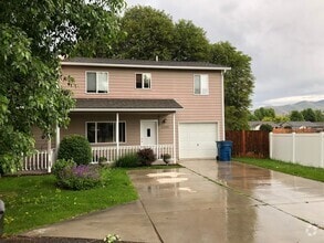 Building Photo - Amazing townhouse on Amazing Drive in Lolo...