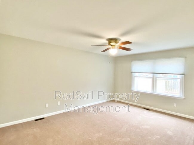 Building Photo - 161 Racine Dr