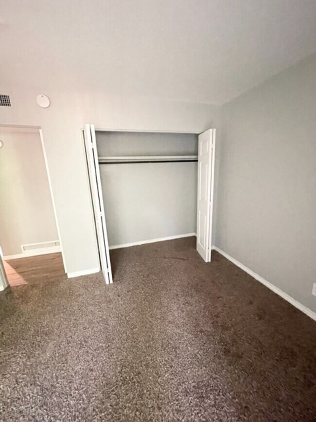 Building Photo - 425 E Fountain Pl