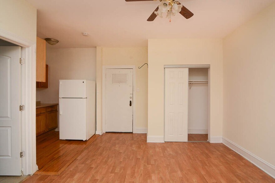 Building Photo - 4854 N Damen Ave