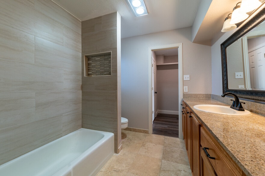 Building Photo - 2709 Forest Grove Dr