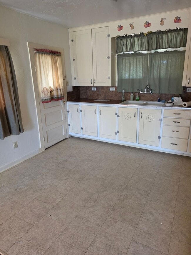 Building Photo - 3 Bedrooms 2 baths Beach House in the City of Imperial Beach!!!!!!