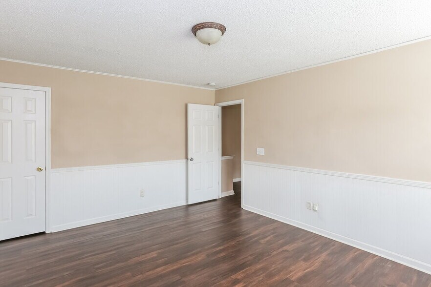 Building Photo - 8810 Laurel Run Dr