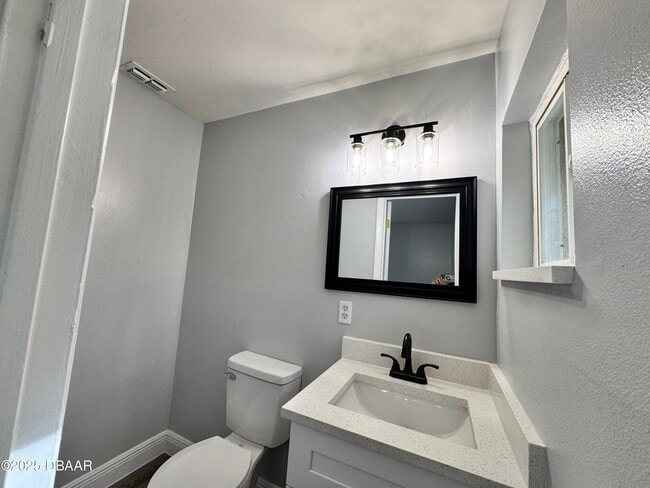 Building Photo - 704 Boston Ct