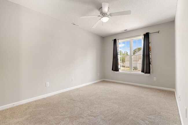 Building Photo - Single Family home in Hedingham: Available Now!