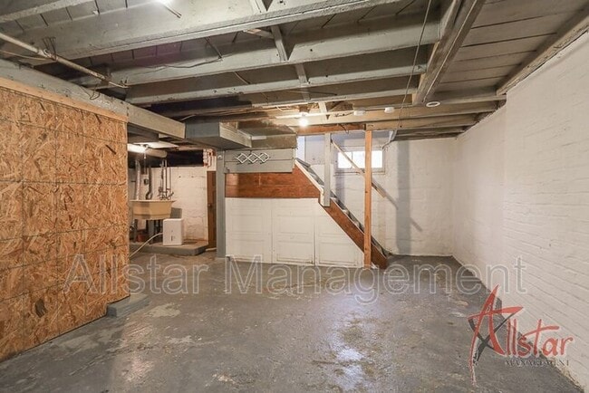 Building Photo - 542 Lindell St