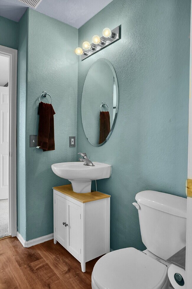 Building Photo - $2,695.00, 4 bed, 3.5 bath, located in Col...