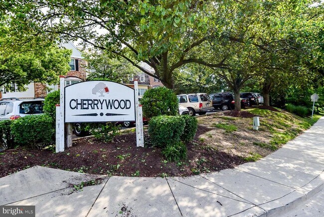 Building Photo - 15043 Cherrywood Dr