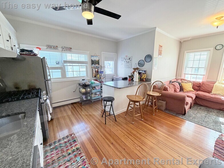 Building Photo - 519 Main St