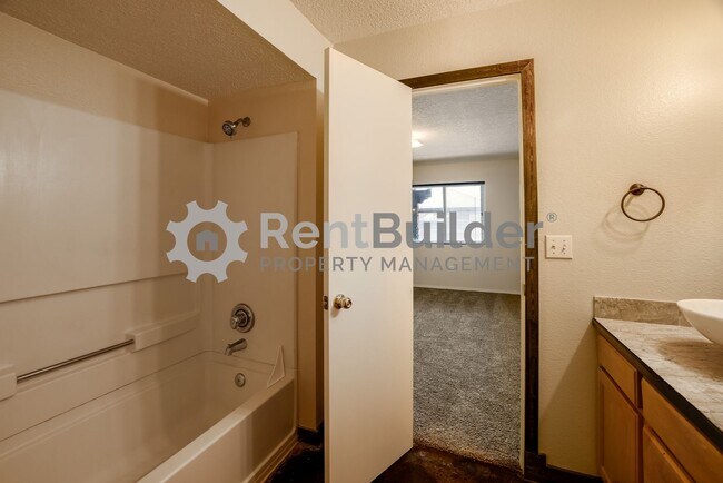 Building Photo - *** LEASE PENDING *** Please apply at your...
