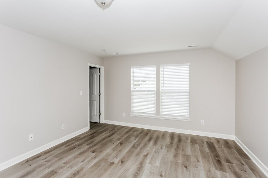 Building Photo - 6754 Thistle Down Dr