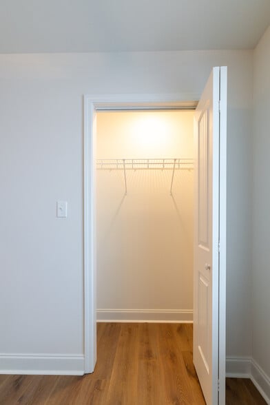 Building Photo - 812 Aubrey Ave