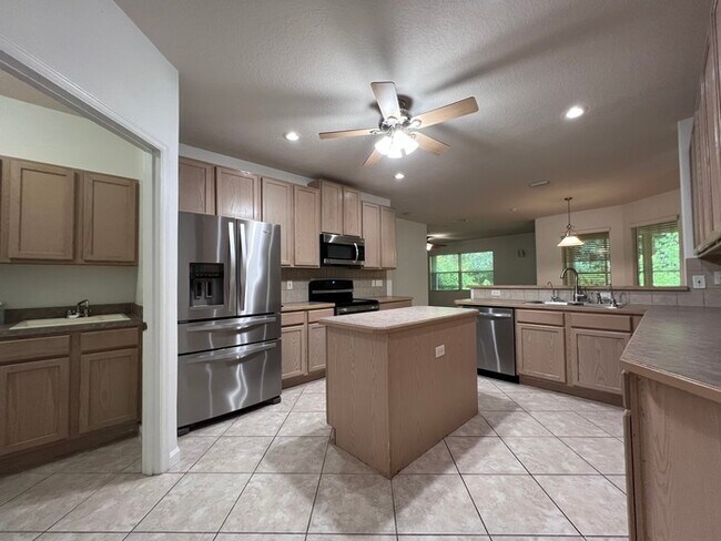 Building Photo - HUGE PRICE REDUCTION!! HOME IS READY FOR A...