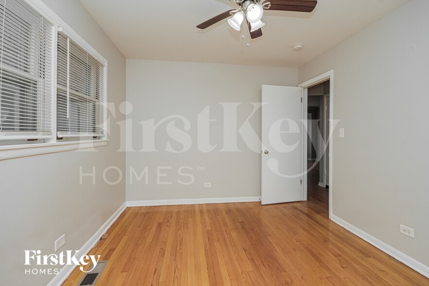 Building Photo - 6204 S Kildare Ave