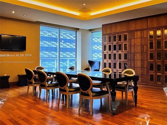 Building Photo - 1060 Brickell Ave