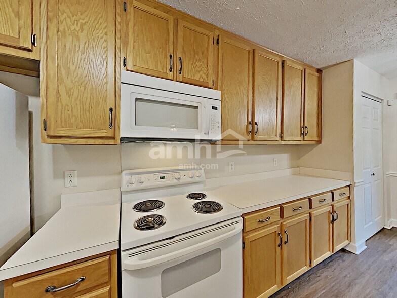 Building Photo - 4014 Lenox Ct