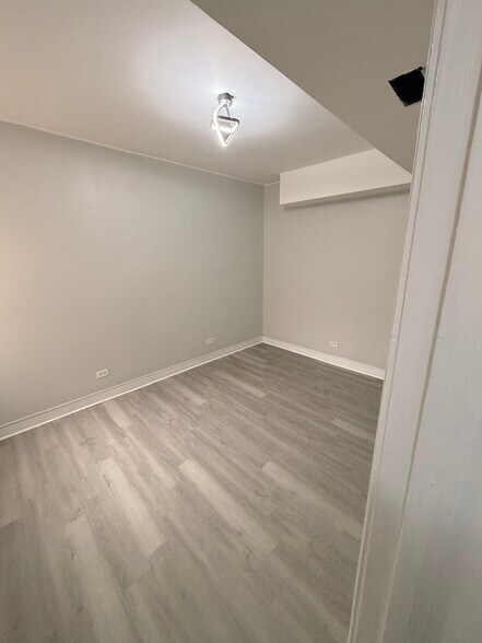 Building Photo - 8434 S Drexel Ave