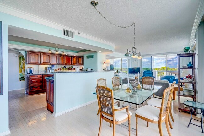 Building Photo - 123 Lakeshore Dr