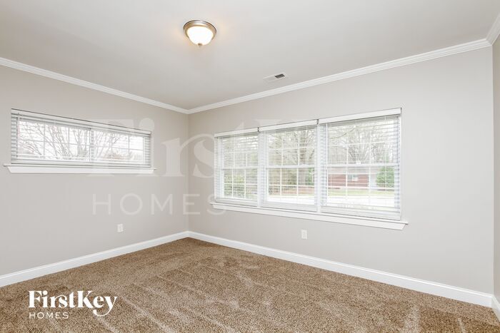 Building Photo - 240 Palaside Dr NE