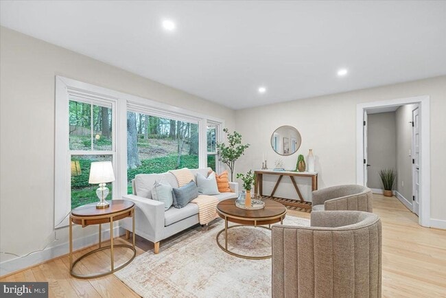 Building Photo - 901 Hobbs Dr