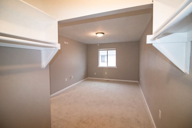 Building Photo - Upgraded & Spacious Condo in the Heart of ...