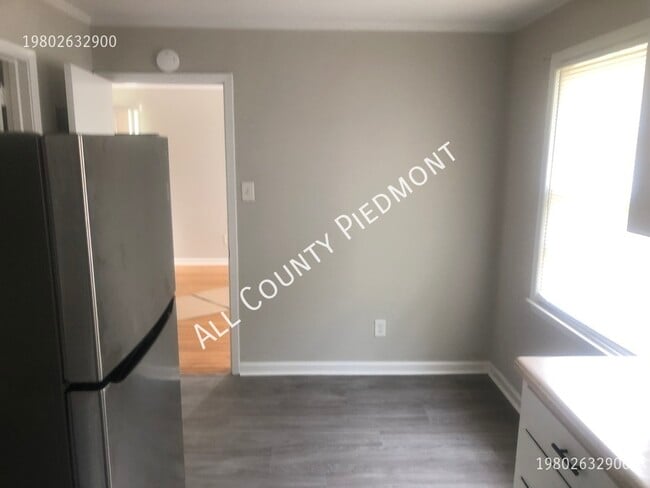 Building Photo - 1925 Kennesaw Dr