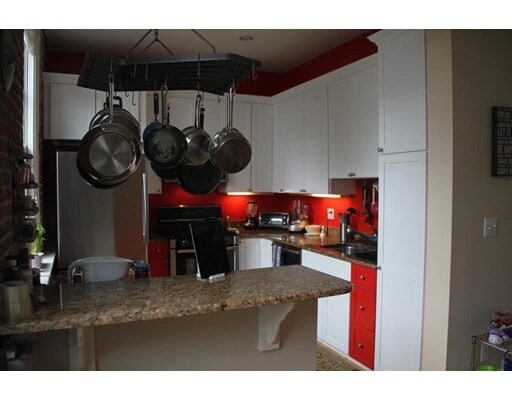 Building Photo - 48 Inman St