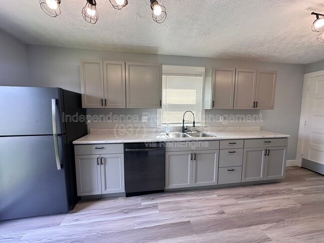 Building Photo - 1020 Walnut Hill Pl