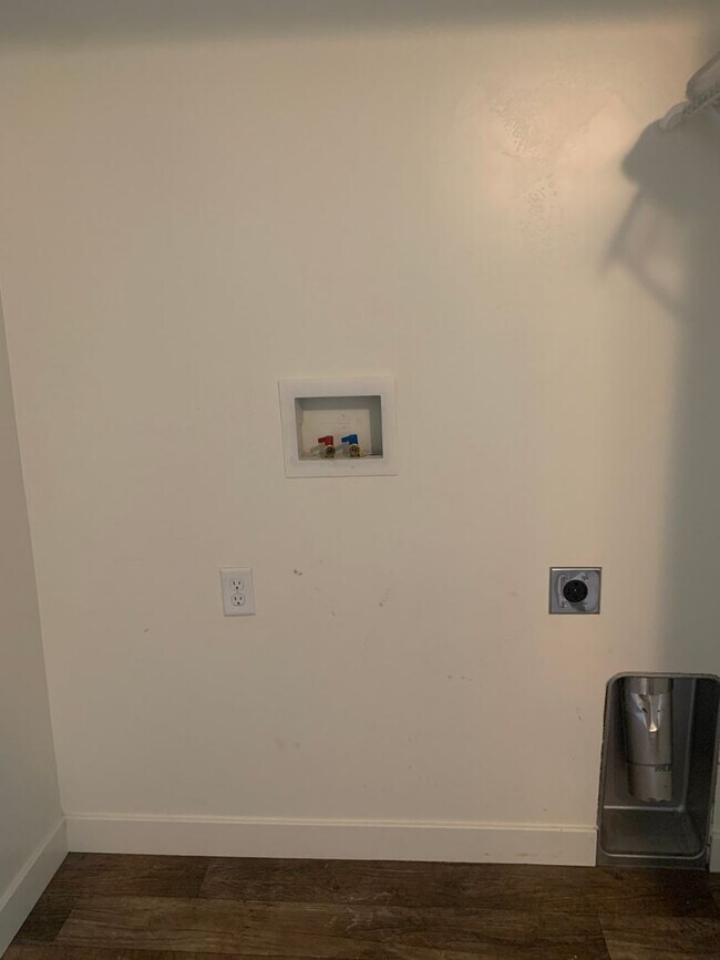 Building Photo - Lyman Triplex