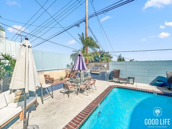 Building Photo - Stunning 1BD/1BA W/ Updated Kitchen and Re...