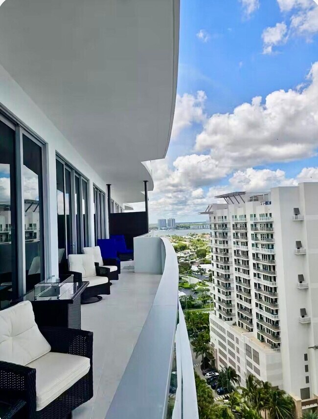 Building Photo - 3100 N Ocean Dr