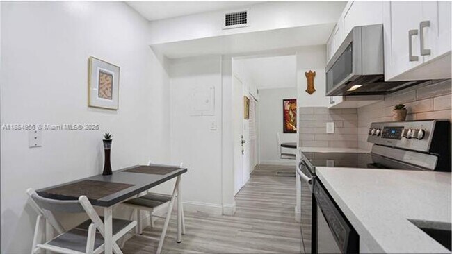 Building Photo - 1200 Mariposa Ave