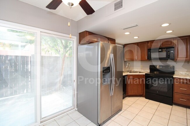 Building Photo - 548 S Wilson St