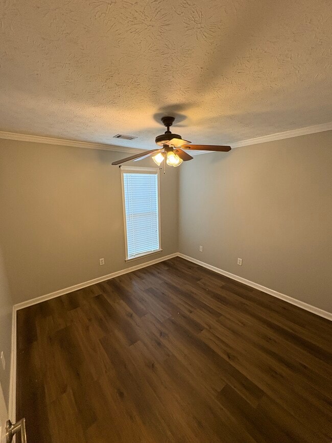 Building Photo - 918 Hallwood Ln