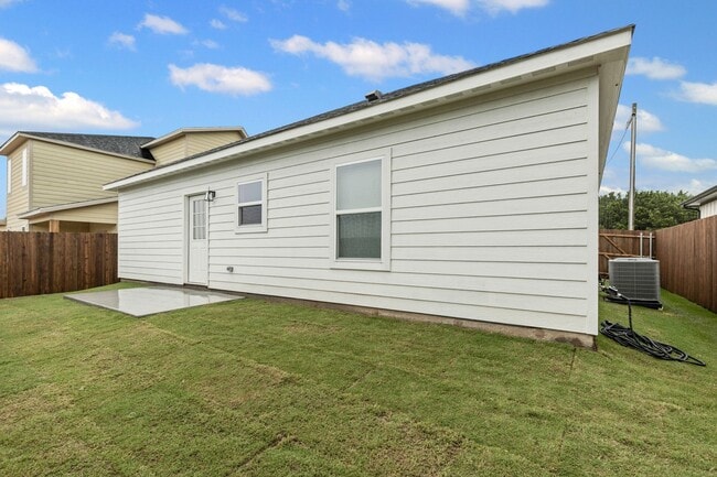 Building Photo - Gorgeous in Granbury