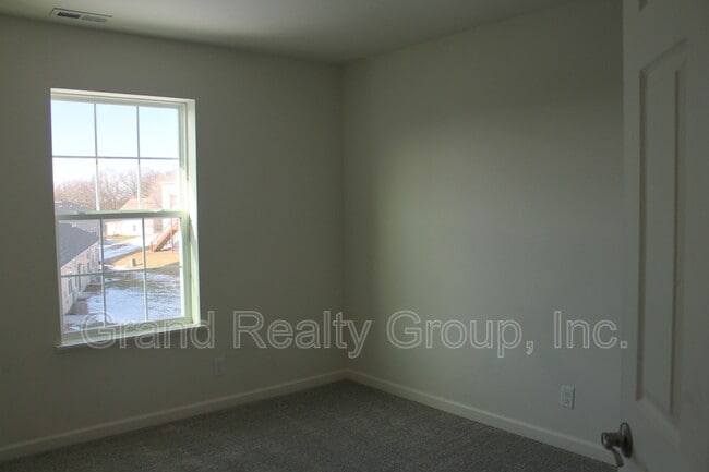 Building Photo - 7106 Country Club Hills Dr