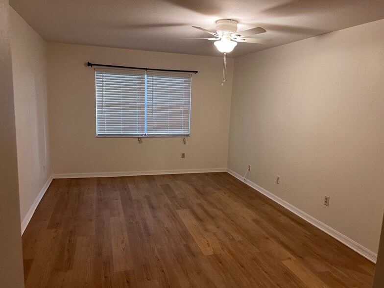 Building Photo - 3411 Stonehaven Ct E