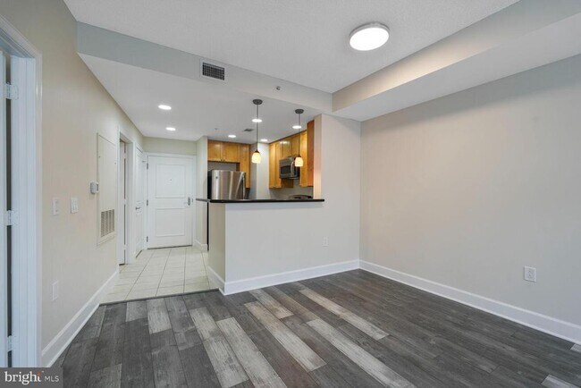 Building Photo - 3600 S Glebe Rd