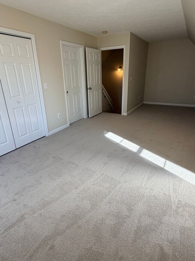 Building Photo - 2 Bedroom 2 Bath Cape Style House in East Asheville