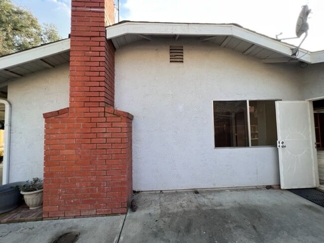Building Photo - 1622 S Bradley St
