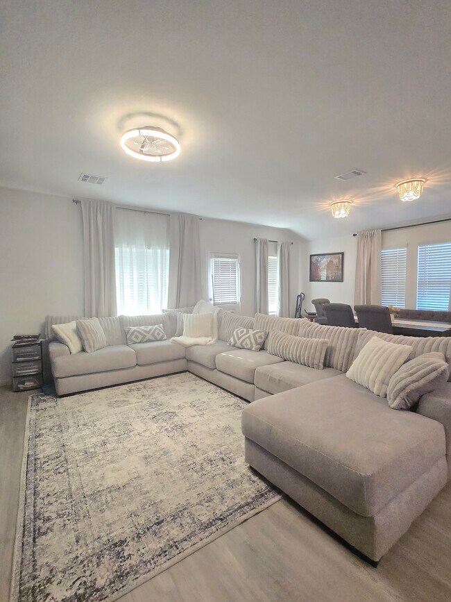 Building Photo - 13323 Savory Pl