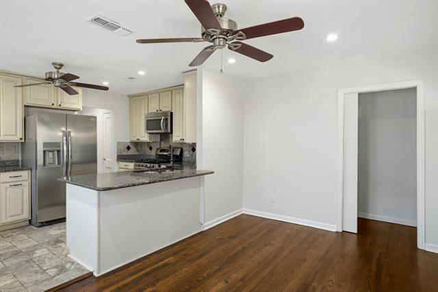 Building Photo - 6222 Kenwood Ave