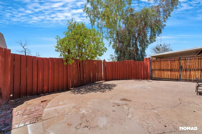 Building Photo - Spacious 3BR House in Phoenix
