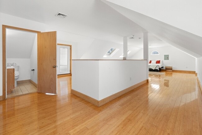 Building Photo - 25 Pleasant St