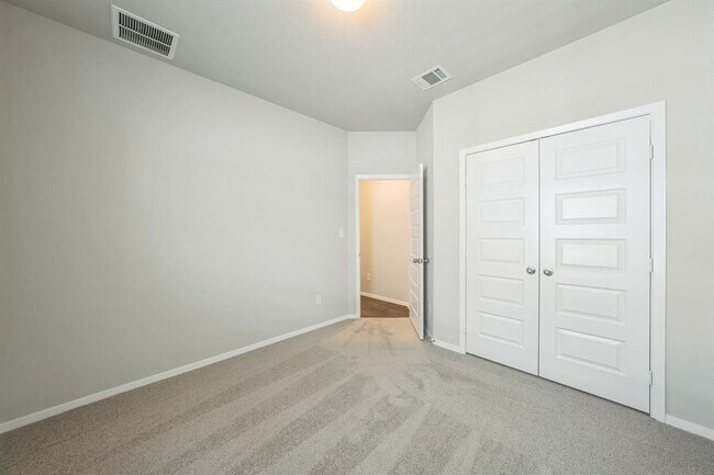 Building Photo - 107 Honeybee Ln