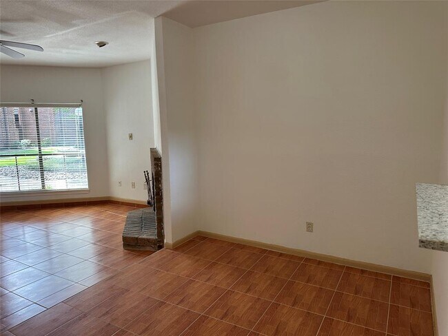 Building Photo - 3150 Walnut Bend Ln